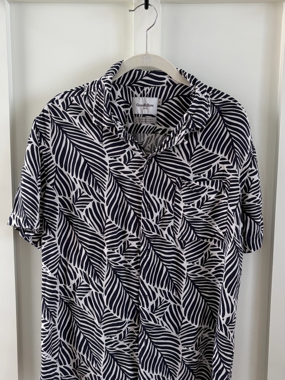 Goodfellow & Co. Men’s Leaf Print Button Down Shirt | Navy | Size Medium